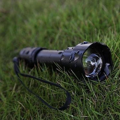 Tipo de fuente de luz IR de 940 nm con 850 nm de luz LED, distancia de trayectoria de luz de 100 yardas. Se requieren baterías de aluminio y litio de polímero